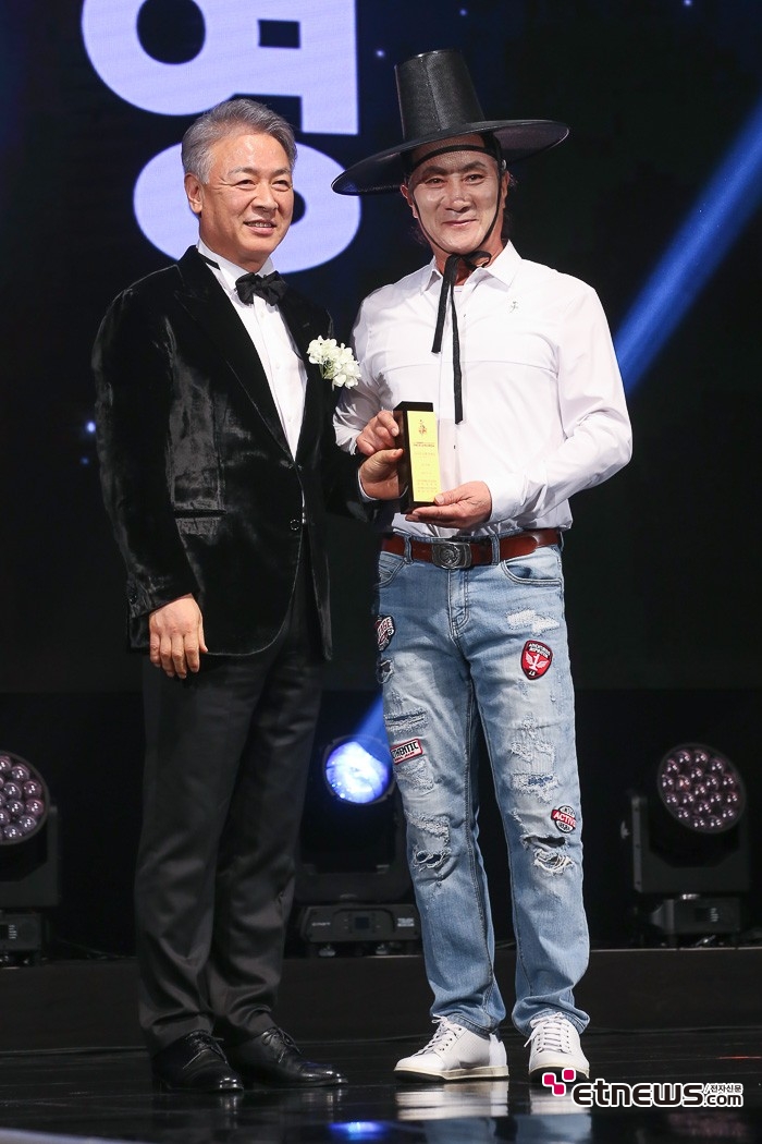 [ET포토] 조기영, '페이스오브코리아 시니어모델 특별상 수상'