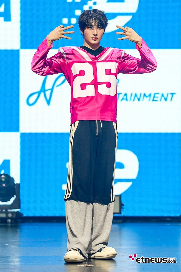 [ET포토] 누에라 준표, '장인급 포즈'