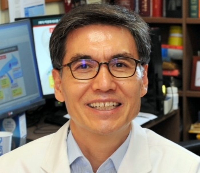 김동욱 박사