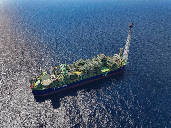 바로사가스전에 설치된 부유식 복합생산설비(FPSO) 전경