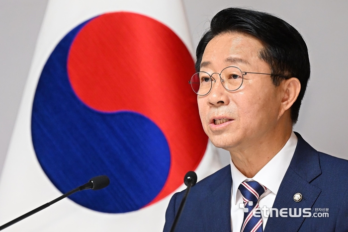 [포토] 기자간담회 발언하는 조정식 국회의장