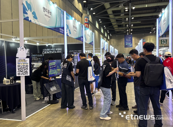 KDTEX 2026이 열린 일산 킨텍스 제2전시장 내 덴티큐브 부스 전경.