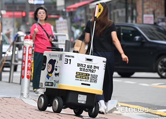 [포토] 폭염 속 열일하는  AI '개미'