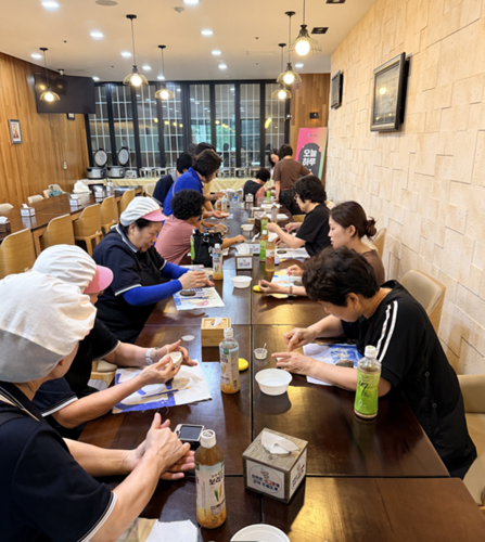 한국기술교육대는 소비자생활협동조합(이하 생협)이 여름방학을 맞아 고객 응대 노동자들의 정신건강 증진 및 정서적 안정을 위해 '생협 직원 마음 돌봄 프로그램'을 진행했다.(사진=한국기술교육대)