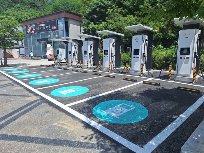 2026년 7월 CCS1·NACS 겸용 충전기가 도입된 SK일렉링크 금산인삼랜드휴게소(대전 방향) 충전소 전경 . 사진=SK일렉링크