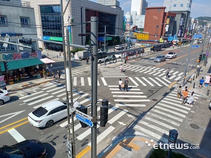 용인시가 처인구청사거리를 안전한 도로 환경을 조성하기 위해 교통체계를 개선한 모습. 용인시 제공.