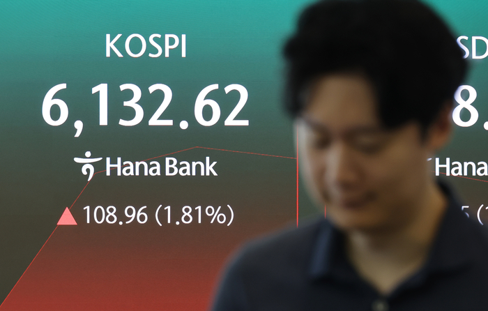 29일 서울 하나은행 본점 딜링룸에 코스피와 코스닥 지수가 표시되고 있다. (사진=연합뉴스)