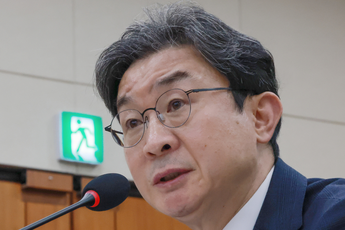 이억원 금융위원장이 29일 국회에서 열린 정무위원회 업무보고에서 의원 질의에 답하고 있다. [사진= 연합뉴스 제공 nowwego@yna.co.kr]