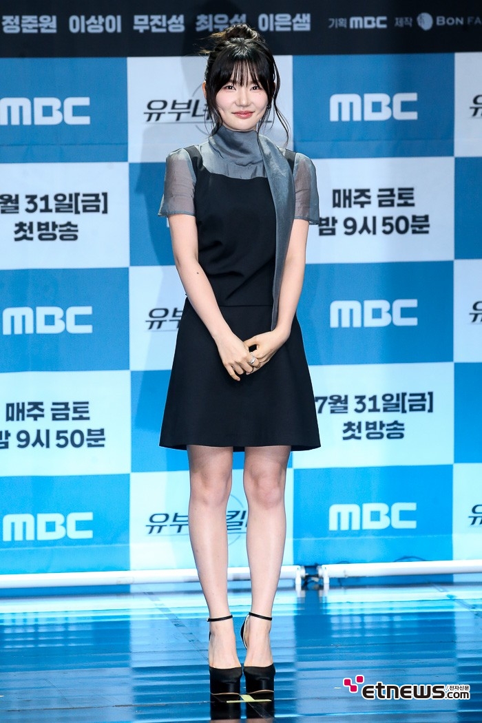 [ET포토] 이은샘, '머플러로 포인트 주고'