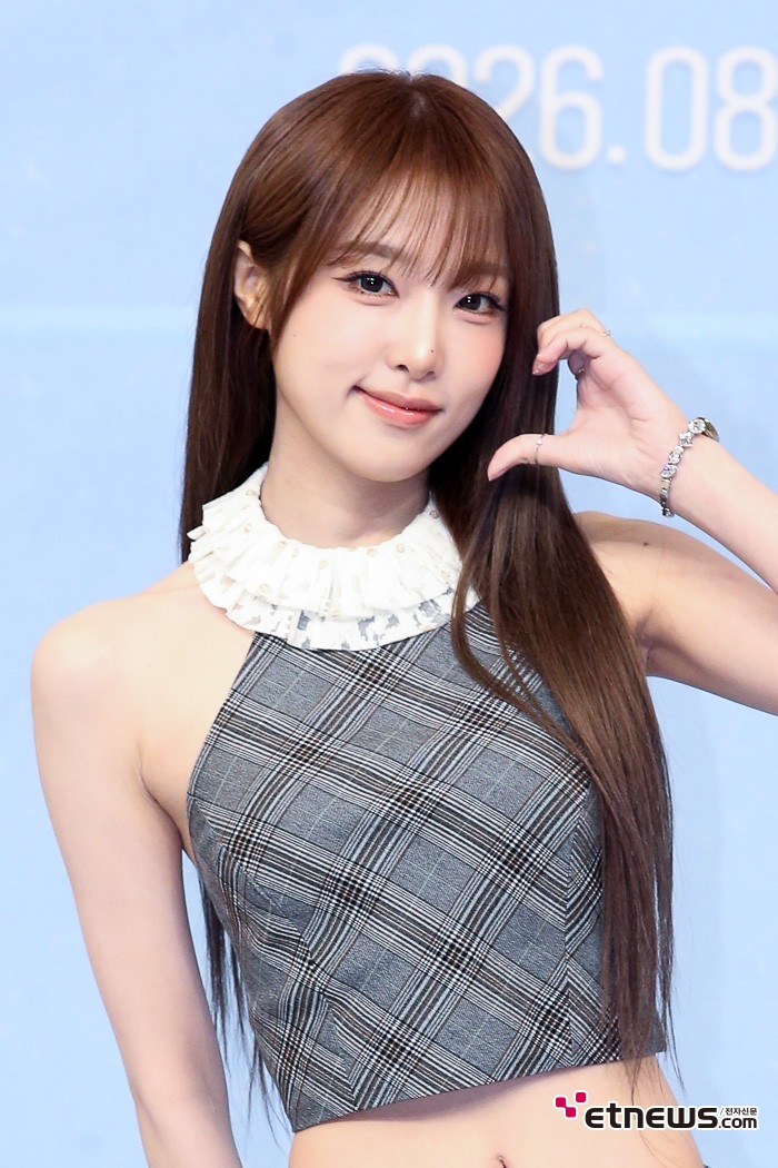 [ET포토] 최예나, '얼굴에 가득한 매력'