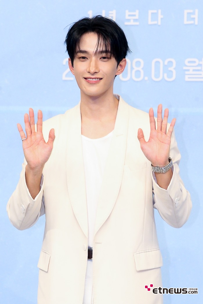 [ET포토] 세븐틴 도겸, '화사한 인사'