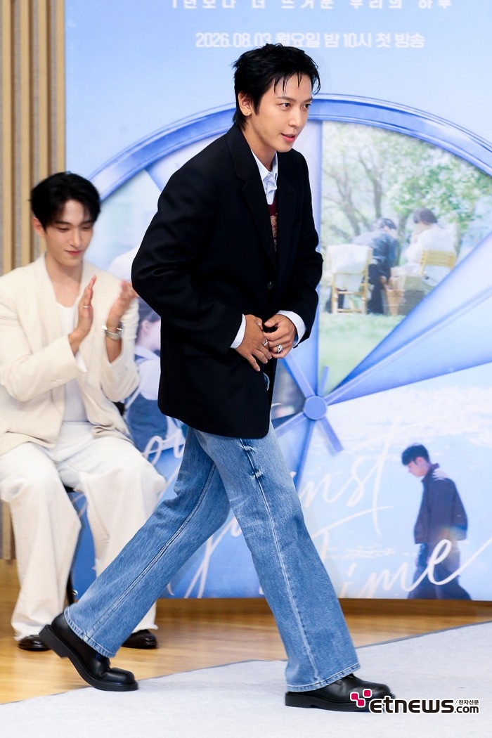 [ET포토] 정용화, '포스 흩날리며'