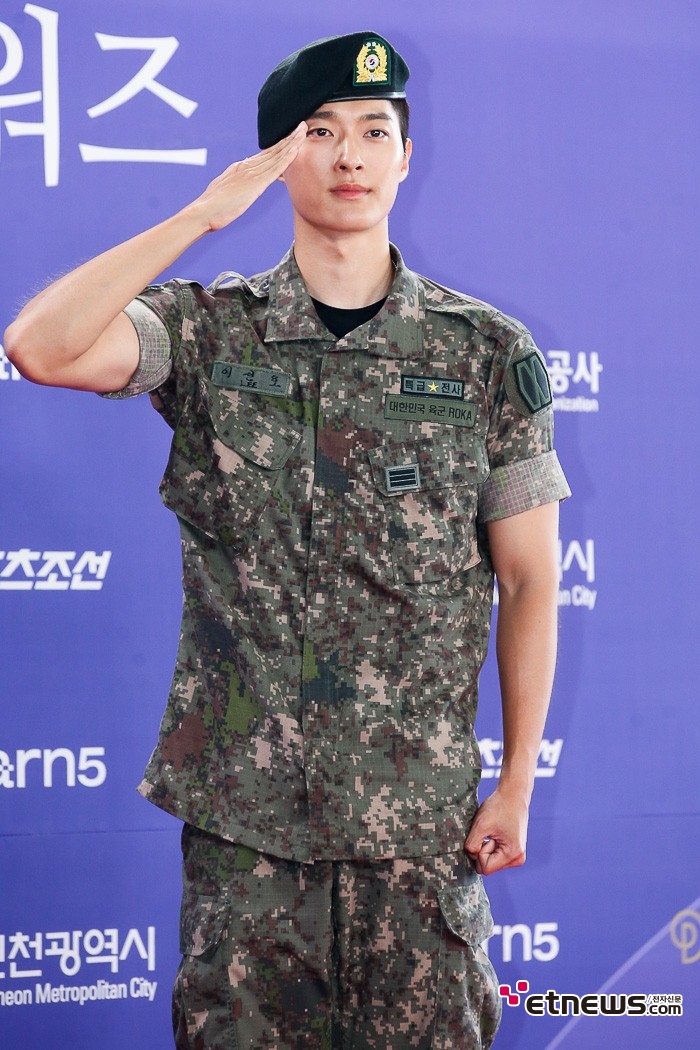 [ET포토] 백선호, '상병의 칼각 경례'