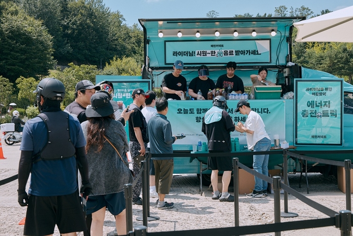 '에너지 충전트럭' 행사 현장. [사진=우아한청년들 제공]