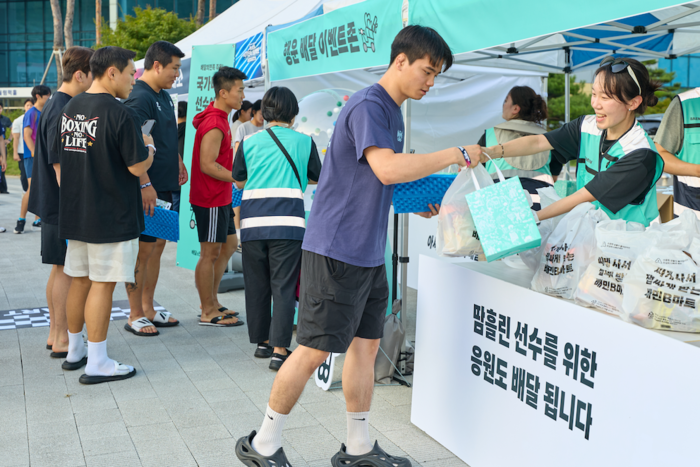 배달의민족 운영사 우아한형제들이 지난 30일 진천 국가대표선수촌에 마련한 부스 현장. [사진=우아한형제들 제공]