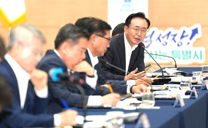 전남광주통합특별시 시구군 상생협력간담회에 참석한 윤병태 나주시장이 호남권 반도체 메기클러스터를 뒷받침할 산업 용지 확보를 위한 그린벨트 규제 해소 등을 건의했다.