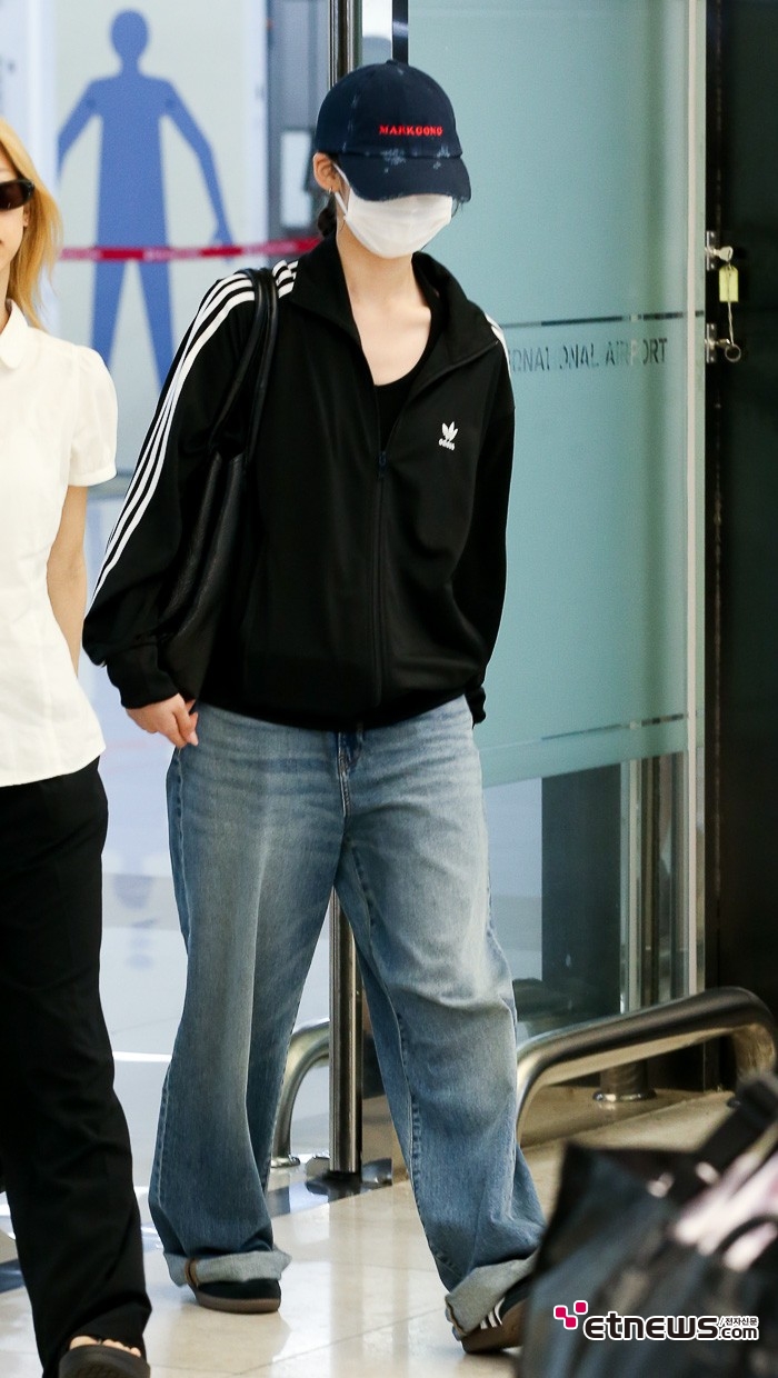 [ET포토] 베이비몬스터 로라, '무심한듯 도도하게'