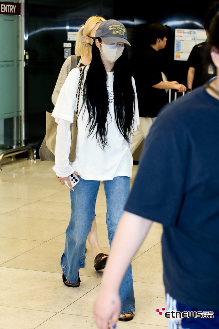 [ET포토] 르세라핌 카즈하, '짧은 순간 걸어도 런웨이처럼'