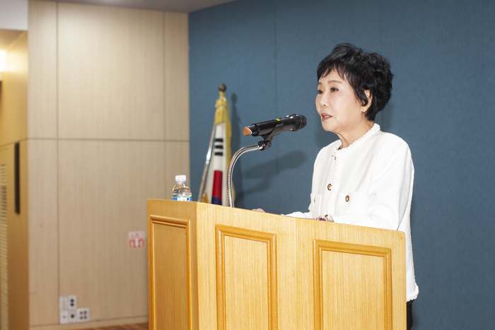 3일 서울 서대문구 연희동 지오영 본사에서 열린 창립 제24주년 기념식에서 조선혜 지오영 회장이 기념사를 하고 있다. (사진=지오영)