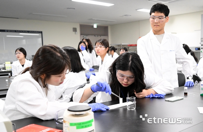 [포토] 서울대에서 배우는 첨단 바이오 연구