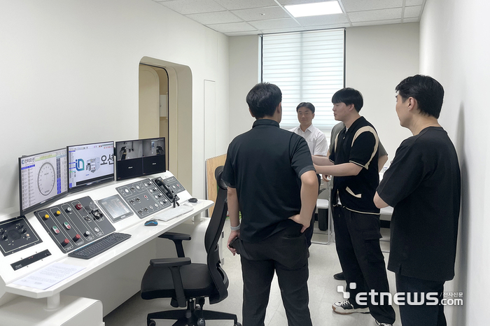 일본수면헬스케어협회(SHA) 관계자들이 KTC 수면산업진흥센터의 인프라를 둘러보고 있다. KTC 제공