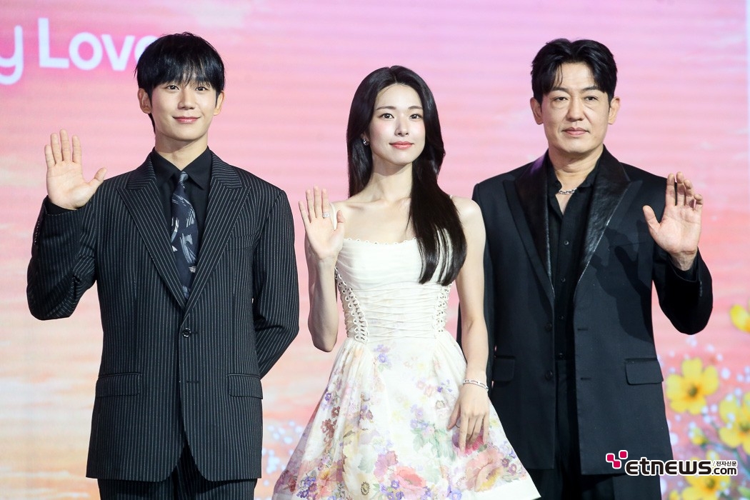 [ET포토] 정해인-하영-허성태, '복싱 코치와 검사 그리고 빌런'