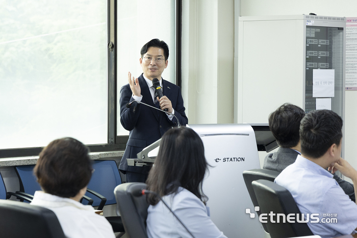 최백준 틸론 대표가 상명대학교에서 발표를 하고 있다. 〈틸론 제공〉