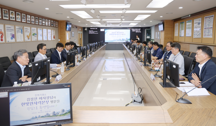 전력거래소 여름철 전력수급 대비 한빛원전 발전설비 현장 점검 모습.
