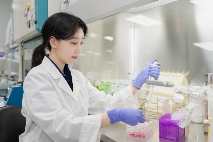 한국콜마는 프랑스 환경독성 평가기관 리프톡스의 환경독성 시험을 통과했다고 6일 밝혔다.