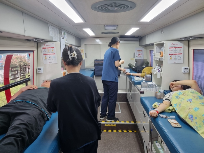 충북TP 및 입주기업 임직원들이 헌혈 캠페인에 참여했다. (충북TP 제공)