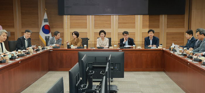 6일 국회 의원회관에서 더불어민주당 서울시당 부동산 정책 간담회가 열리고 있다. 연합뉴스