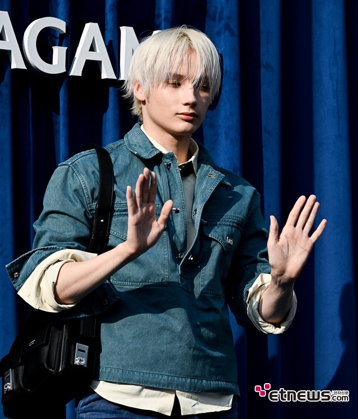[ET포토] 투모로우바이투게더 휴닝카이, '인사는 우아하게'