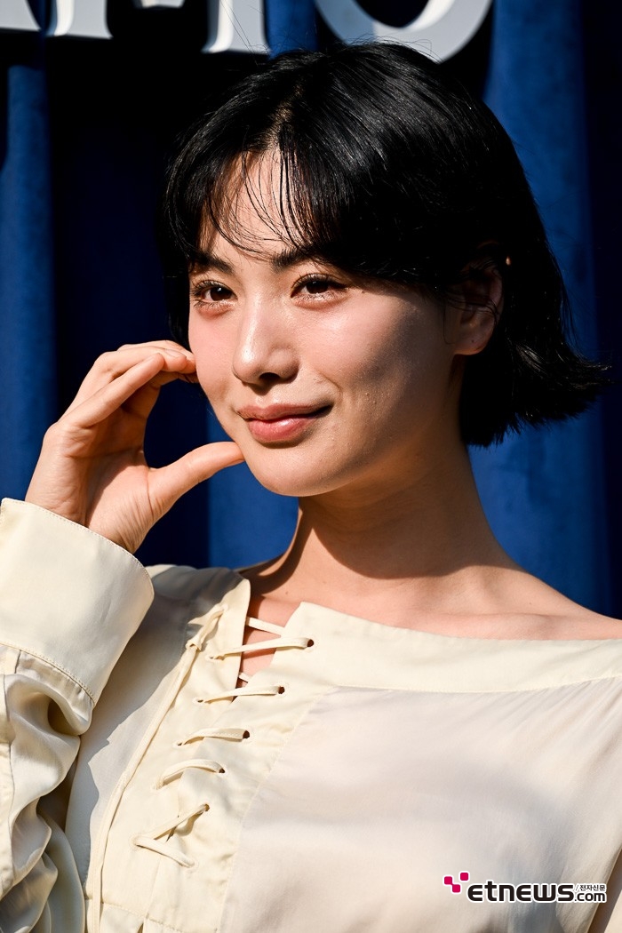 [ET포토] 나나, '수줍음 살며시 보이는 미소'