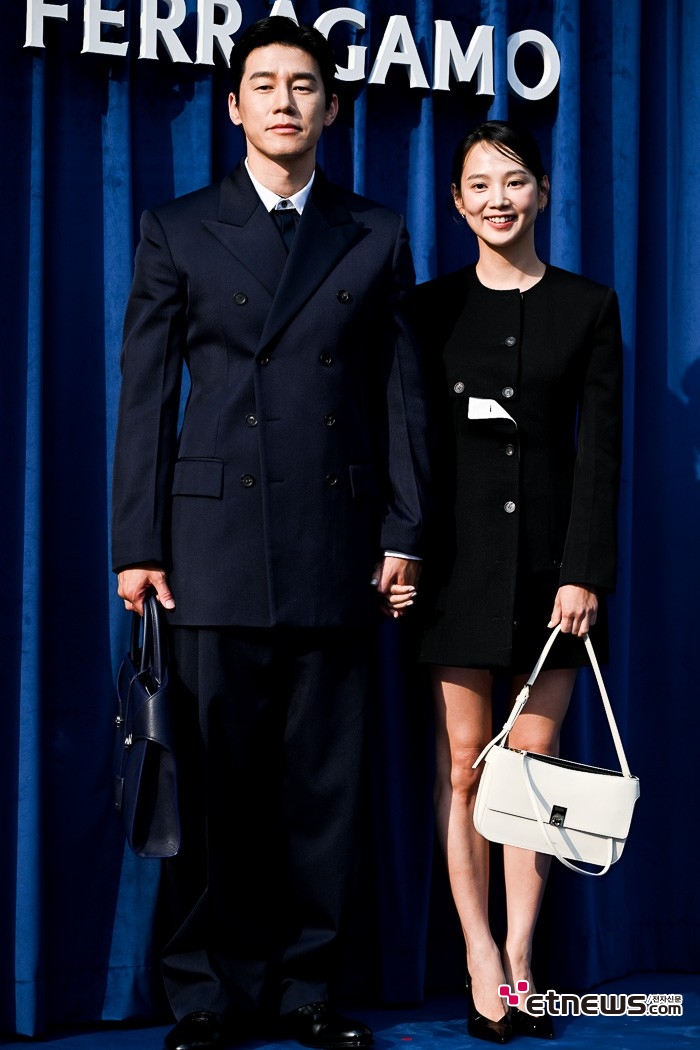 [ET포토] 김무열-윤승아, '영화같은 부부의 투샷'