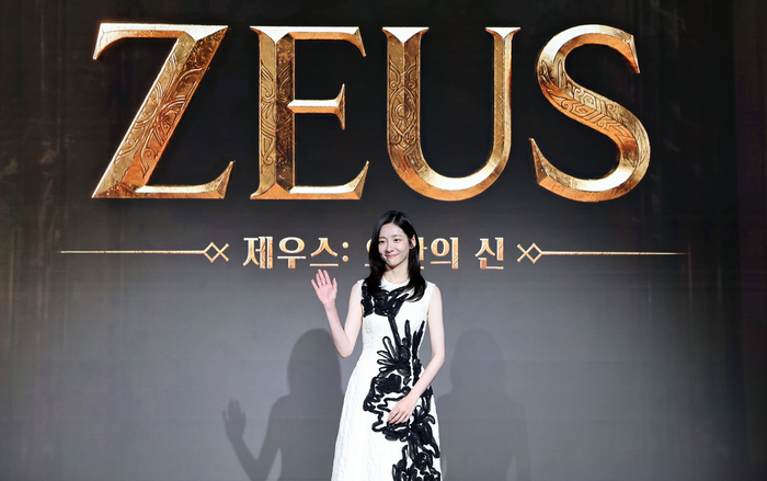 '제우스 오만의 신 쇼케이스' 배우 박지현