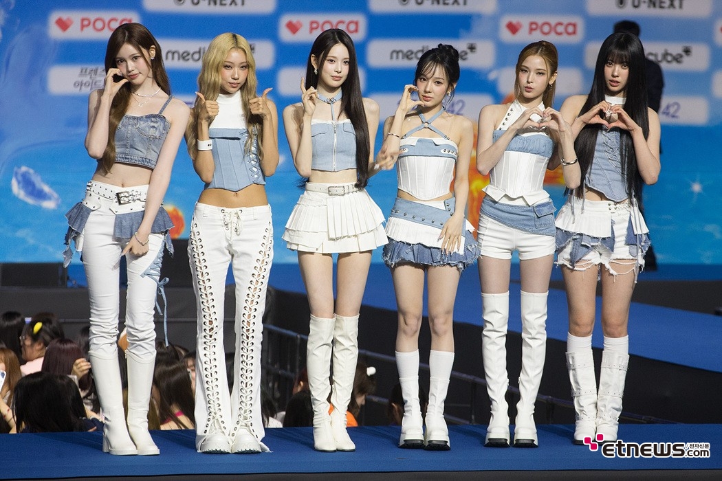 [ET포토] 이즈나, '청량한 화이트 블루'