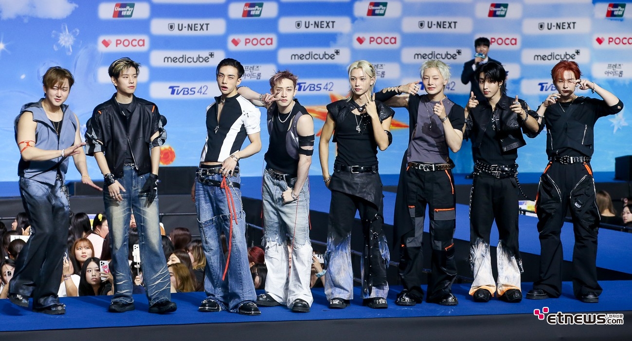 [ET포토] 스트레이키즈, '폼 여전하지요~'
