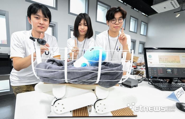 제1회 로봇 해커톤 최우수상을 수상한 서울대 시그마 팀.