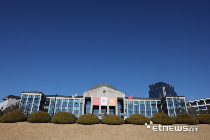 경북대 본관 전경