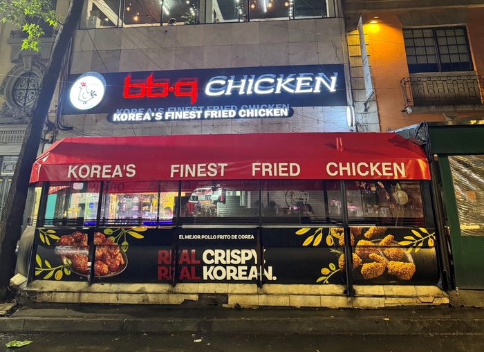 BBQ가 최근 멕시코시티 소나로사(Zona Rosa)에 멕시코시티 1호점인 'BBQ 소나로사점'을 오픈했다. 〈자료 제너시스BBQ〉