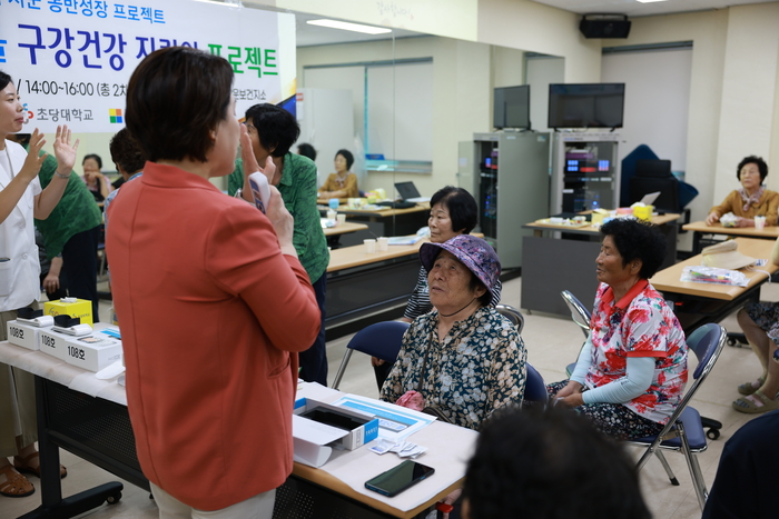 초당대학교 RISE사업단이 무안 망운면에서 '우리마을 구강건강 지킴이 프로젝트'를 진행하고 있다.