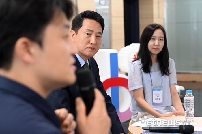 [포토] AI 스타트업 애로사항 청취하는 오 시장