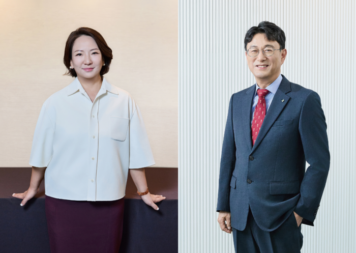왼쪽부터 최현수 대표이사 회장과 이동열 대표이사 사장