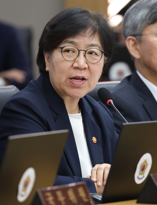 정은경 복지부 장관이 11일 정부세종청사에서 열린 이재명 대통령 주재 국무회의에서 범정부 자살예방 대책을 보고하고 있다. (사진=연합뉴스)