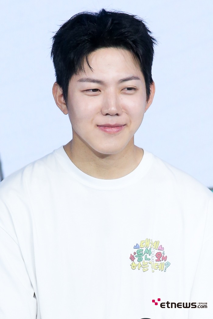 [ET포토] 데이식스 도운, '꾸러기 미소'