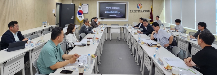 전문대교협 관계자와 예체능계열 전문대학 총장단이 간담회를 진행하고 있다.(사진=전문대교협)