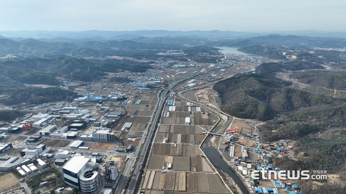 용인 첨단 시스템 반도체 국가산단이 들어설 이동·남사읍 일대 전경. 국도 45호선이 중앙을 관통하고 있다. 용인시 제공.