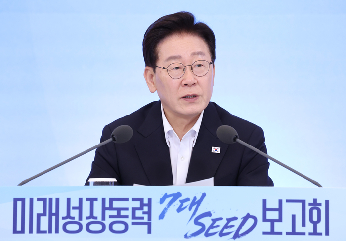 이재명 대통령이 12일 청와대에서 열린 미래성장동력 '7대 SEED' 보고회에서 발언하고 있다. 청와대통신사진기자단