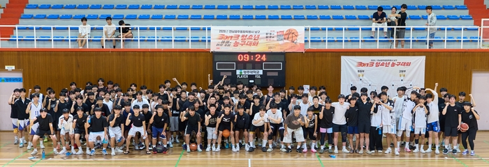 광주대학교 앵커사업단은 지난 8일 교내 체육관에서 광주 남구 및 광주남구청소년수련관과 함께 '2026년 전남광주통합특별시 남구 3ON3 청소년 농구대회'를 개최했다.
