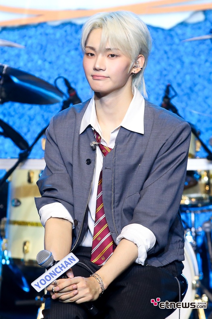 [ET포토] 에스픞릿 윤찬, '밴드의 유일한 20대'